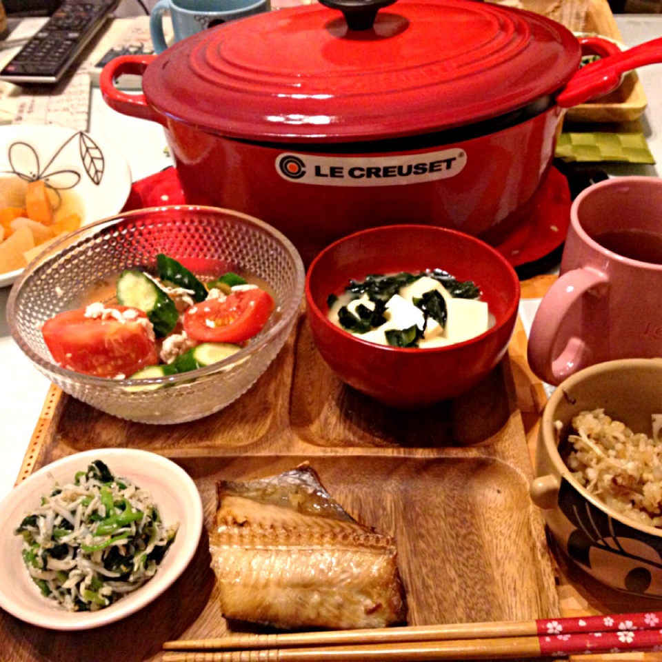 きのこの炊き込み御飯 ほっけ ほうれん草のしらす和え 大根と豚肉の煮物 豆腐とわかめの味噌汁 サラダ ありさ Snapdish スナップディッシュ Id Mpueaa