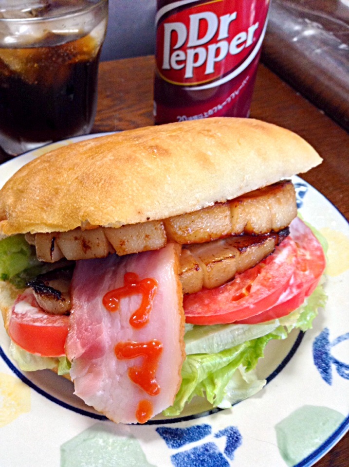 PBLT サンドイッチ😎                       PBLT Sandwich, Pork belly, Lettuce and Tomato