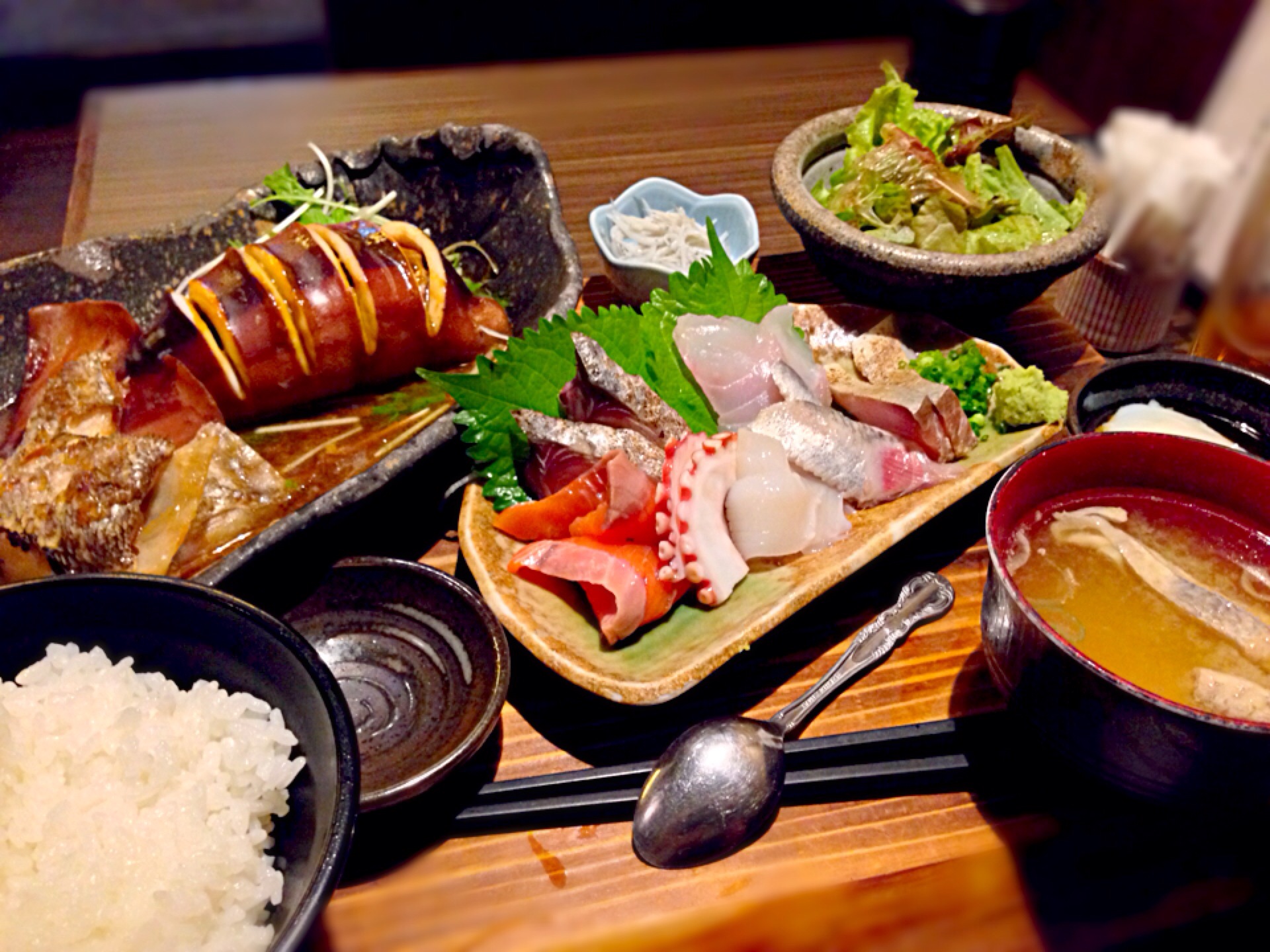 スルメイカの丸煮 銀むつの煮付 刺身 種盛り定食 おかっぴー Snapdish スナップディッシュ Id 1pfpna