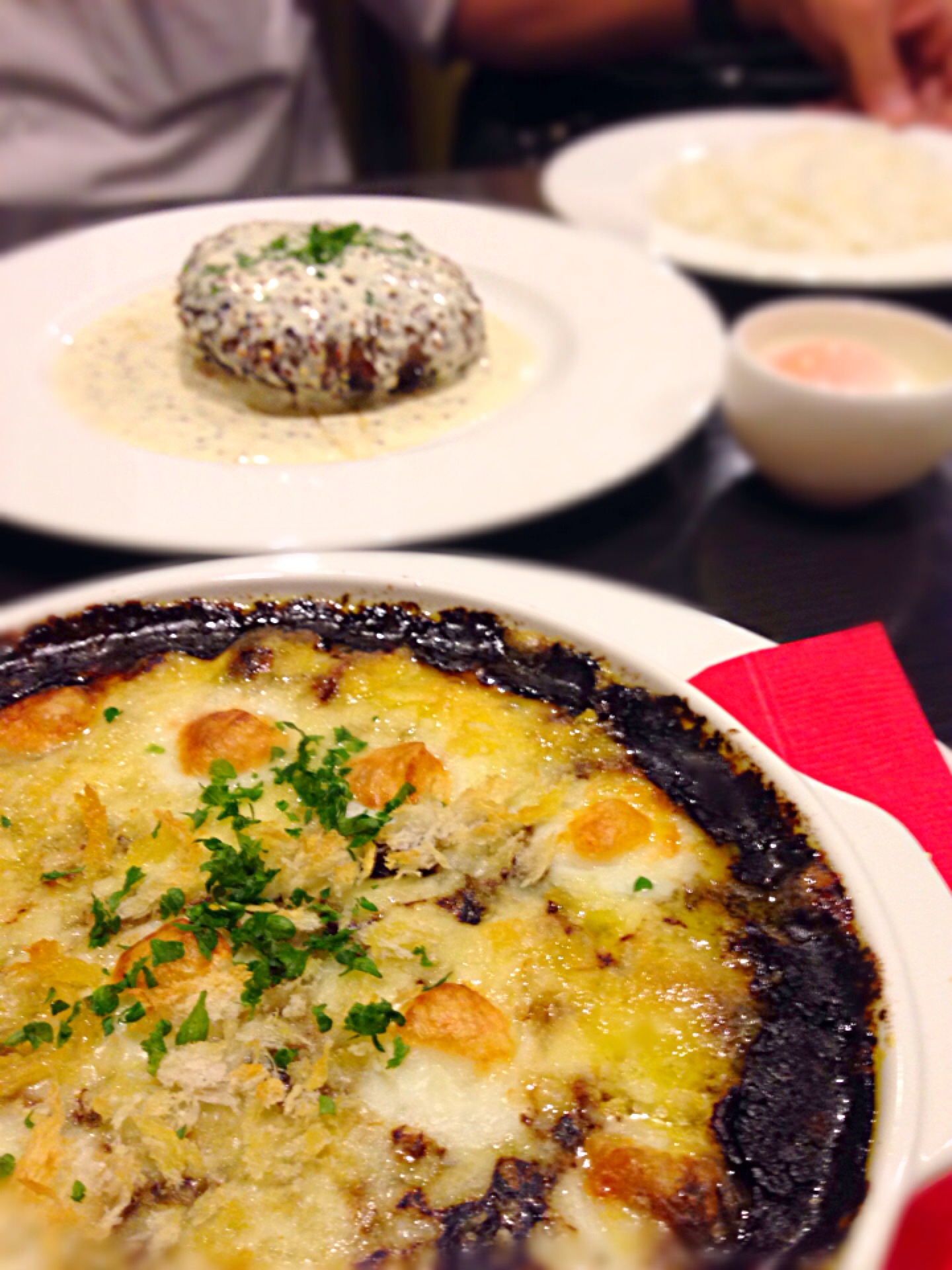 スパイシーな黒い焼きチーズカレー ハンバーグステーキ チーズマッシュポテト 温玉添え メンチカツ まあん Snapdish スナップディッシュ Id Lafzba