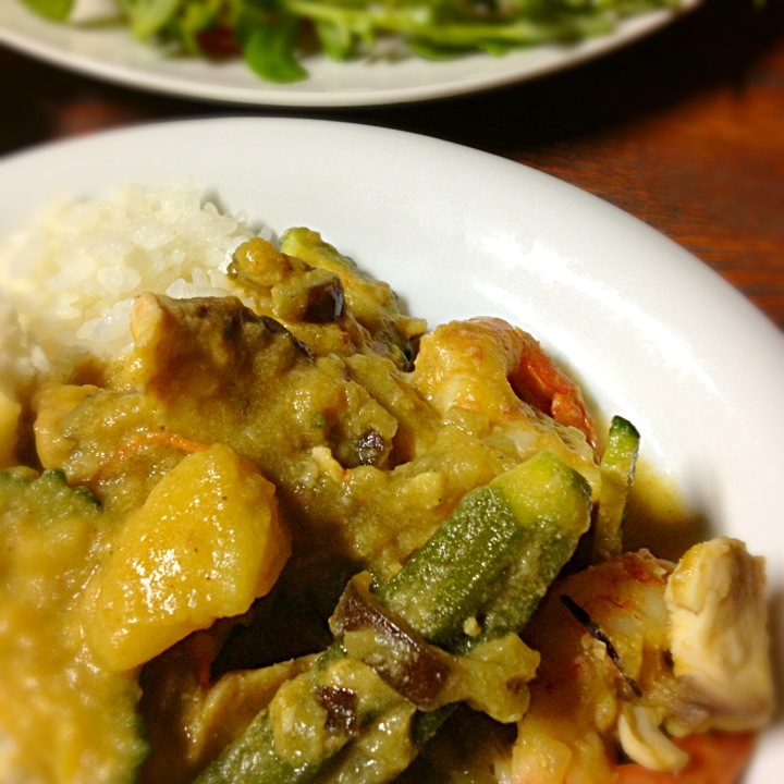 Seafood coconuts curry