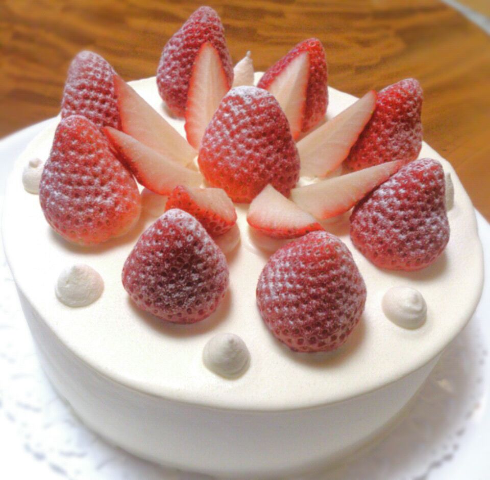 苺のデコレーションケーキ(*^^*)