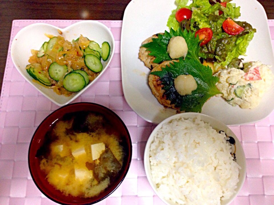 お夕飯 和風おろしハンバーグ ポテトサラダ 中華くらげと胡瓜の和え物 豆腐とわかめのお味噌汁 あいか Snapdish スナップディッシュ Id Nsiipa