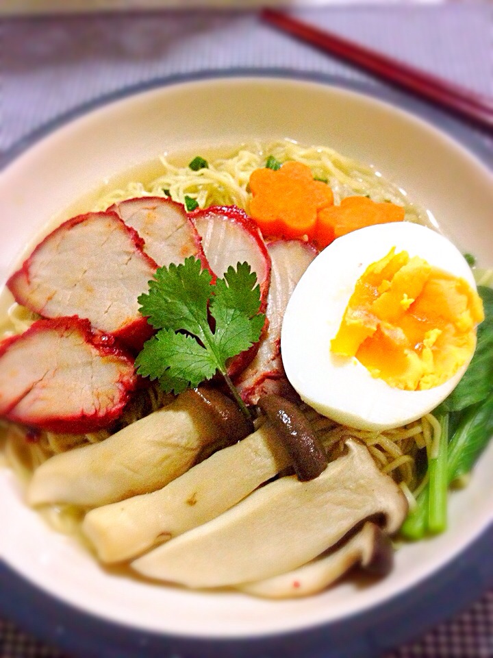 🍜 Egg noodles with roasted red pork 🍴( บะหมี่หมูแดง ) 🍄