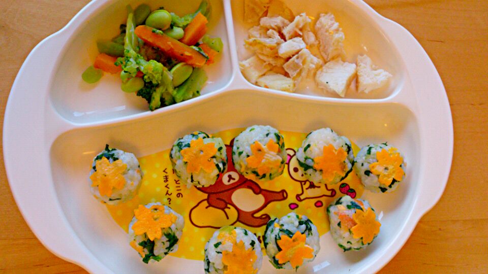 みーちゃんの晩御飯 鯛の塩焼き 茹で野菜ドレッシング和え 野菜と卵おにぎり あんこ Snapdish スナップディッシュ Id Wrwapa