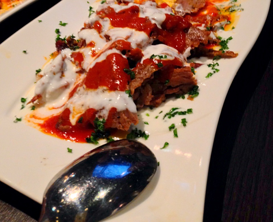 Iskender Kebabイスケンデル ケバブ ドネルケバブにヨーグルトとトマトソースをかけたケバブ Pixie Dust Snapdish スナップディッシュ Id Fpqcja