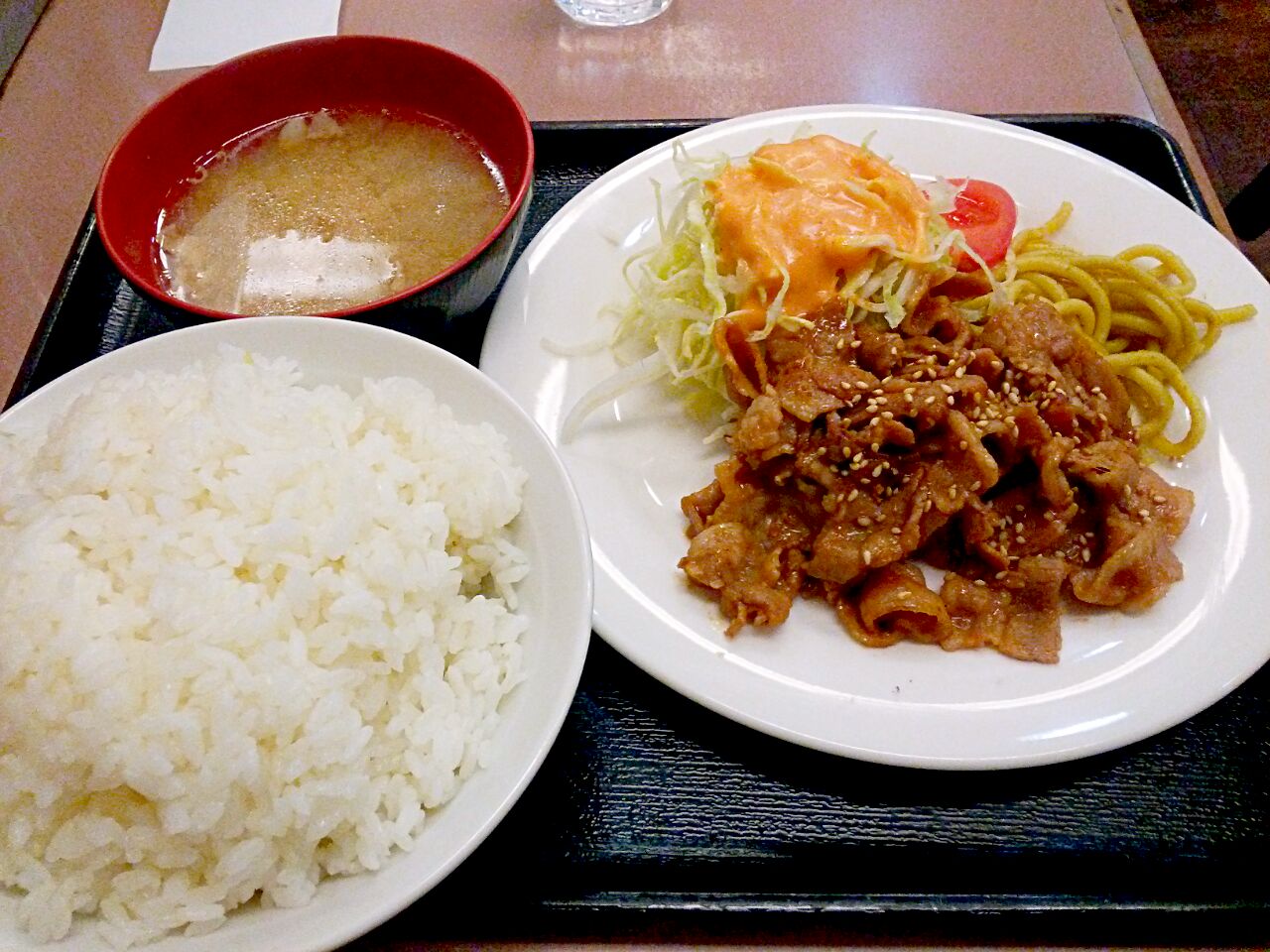ミトヤ の特製タレ焼肉定食 630円ご飯の大盛りがサービスの洋食屋です秘伝のタレと肉の旨みの二重奏がキャッチの定食以外にも 色んな組み合わせが出来ますが 先ずは人気メニューを頼んでみました若者に人気の洋食屋ですノ 東京ライオンズ Snapdish スナップディッシュ