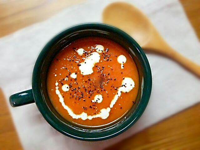 温かいトマトのスープ（インド風）