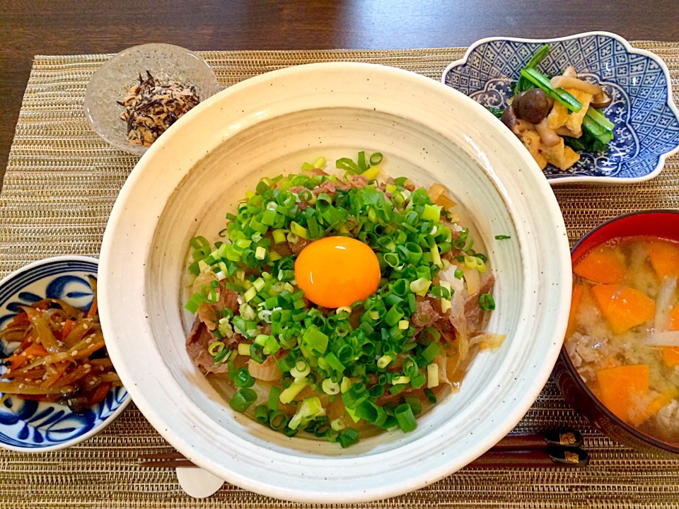 牛丼きんぴらごぼう ひじきサラダ 小松菜の炒め物 豚汁 Nakata Snapdish スナップディッシュ Id Tbadza