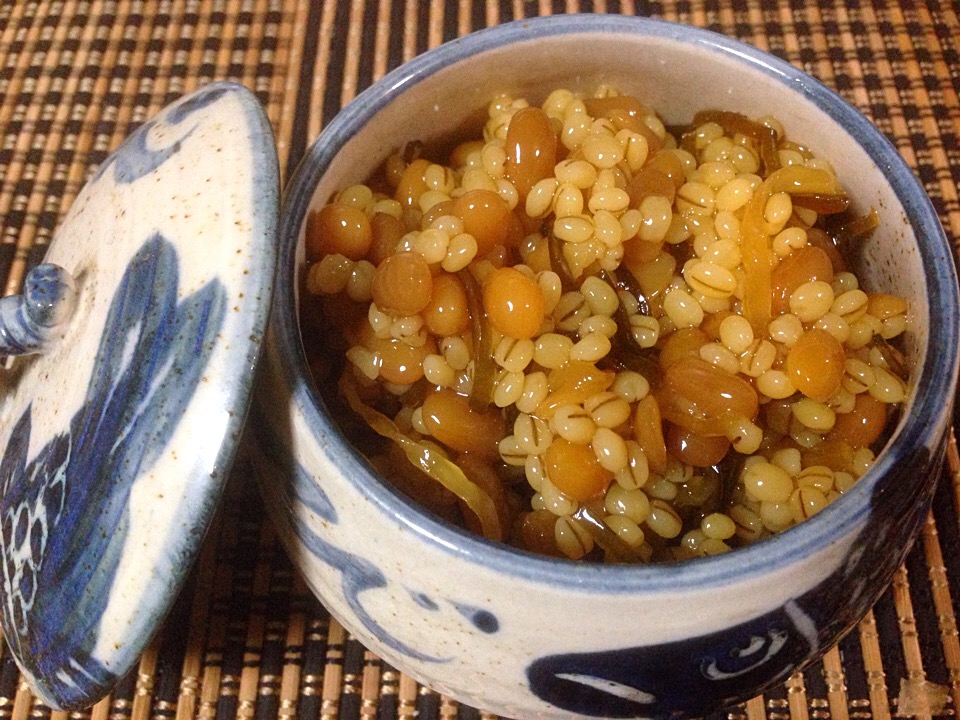 島原納豆みそ島原半島で 食べられています そのまま ごはんと またスライスしたきゅうりと また ねぎの白い球の部分と小さないりこを混ぜるなどお酒の肴にも親の実家では 朝みそ汁の具に入っている豆腐をお皿にとり これをまぶして食べます Cuisine Snapdish スナップ