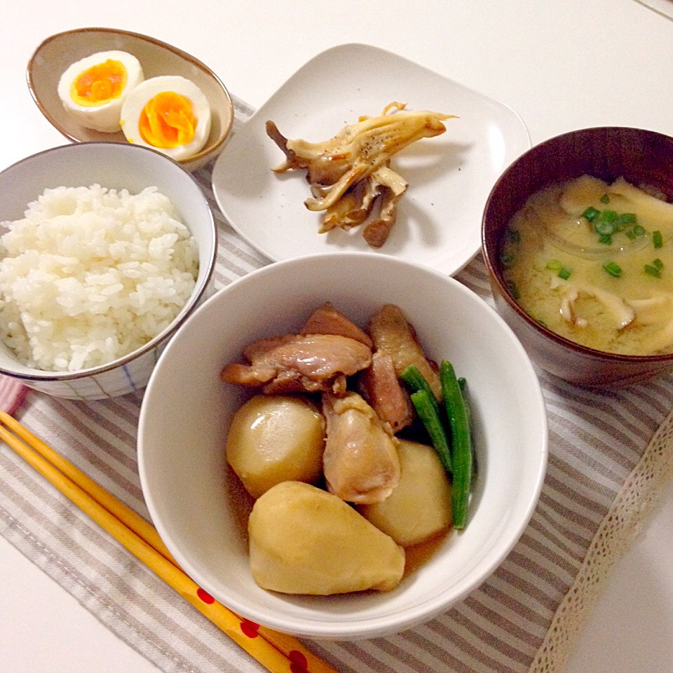 里芋と鶏肉の煮物 舞茸のバター醤油炒め ゆで卵 お味噌汁 玉ねぎ 舞茸 Akane Snapdish スナップディッシュ Id Cenuwa