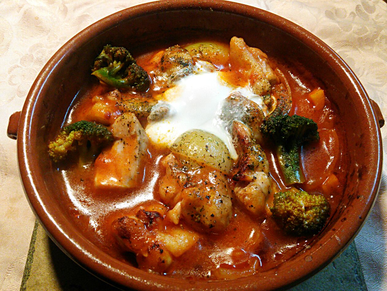 カスエラ Cazueraスペイン土鍋 で作った鶏肉のトマトジュース煮 Quita Snapdish スナップディッシュ Id Ccaufa