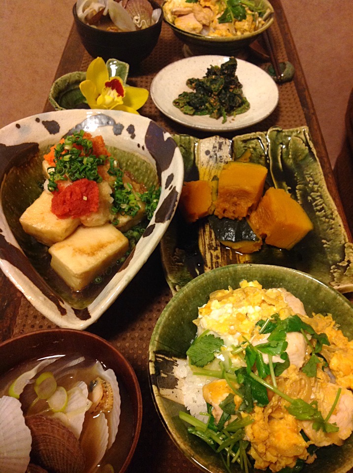 親子丼 ベビーホタテの味噌汁 ほうれん草の胡麻和え かぼちゃの煮物 揚げ出し豆腐 Izun Snapdish スナップディッシュ Id Ztgzaa