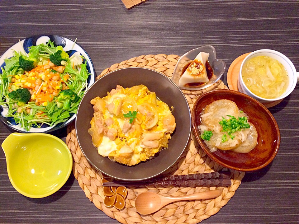 今夜は玄米ふわとろ親子丼 生姜たっぷり中華スープ ジャーサラダ 大根の揚げ出し もっちり胡麻豆腐デザートです かれん Snapdish スナップディッシュ Id Jf4y5a