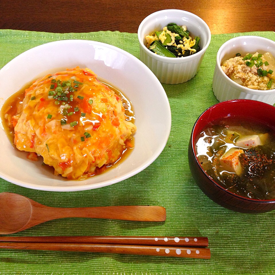 天津飯 小松菜のおひたし 大根とひき肉のオイスターソース煮 わかめと豆腐と玉ねぎのお味噌汁 にゅき Snapdish スナップディッシュ Id G51jza