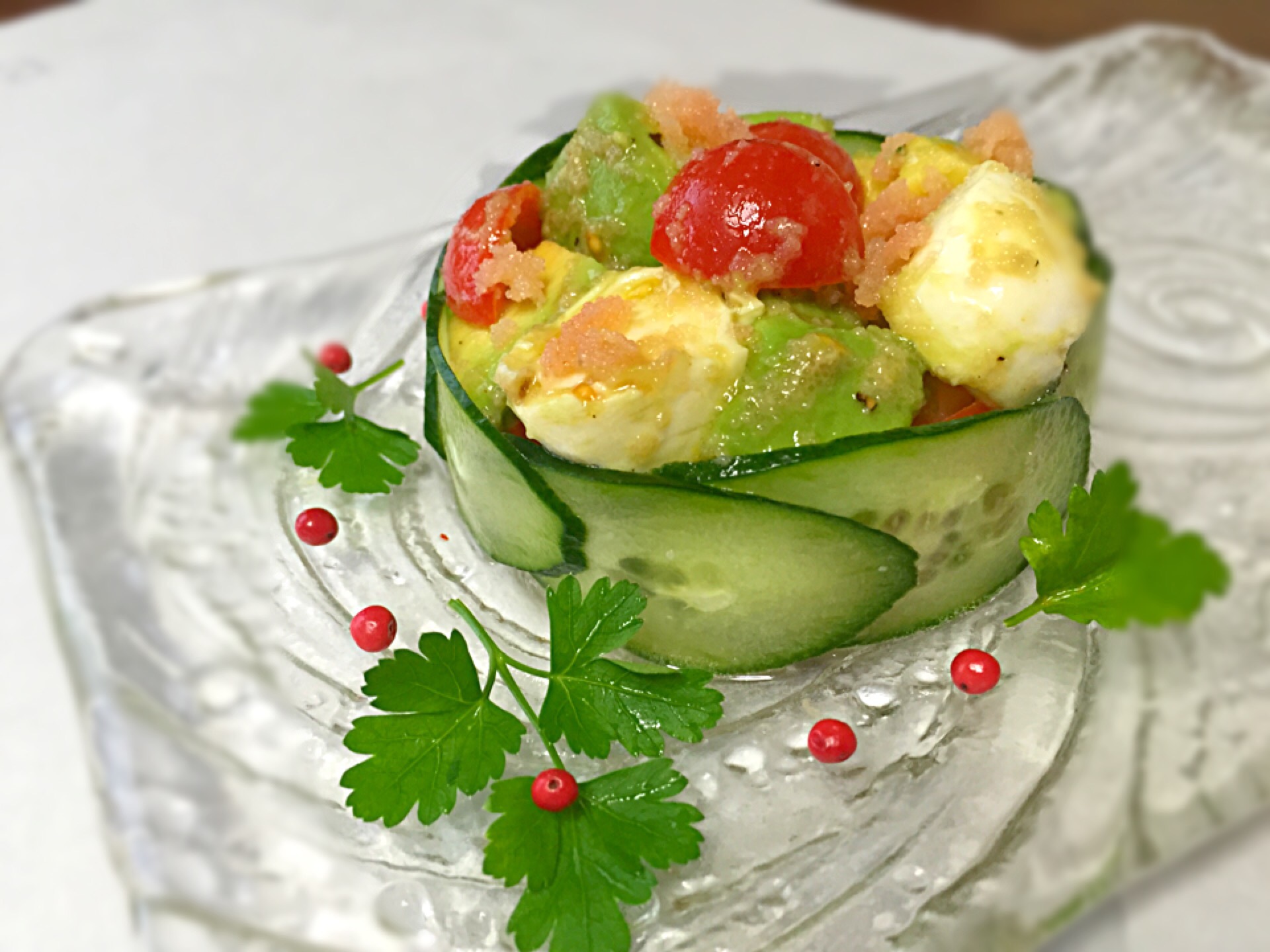 Tomoko Itoさんの料理 アボカド明太サラダ 盛り付けはcedroさんの蟹サラダのきゅうり巻きを真似て Aki Snapdish スナップディッシュ Id Hzc8ja