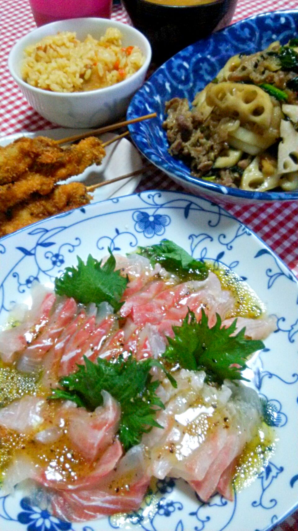 炊き込みごはん 鶏もも肉 筍 蒟蒻 人参 ごぼう甘辛炒め 牛小間肉 蓮根 ほうれん草 青ねぎ鯛カルパッチョ あさり串揚げ のりちゃん差し入れお味噌汁 えのき 花麩 青ねぎ まある Snapdish スナップディッシュ Id 48mvta