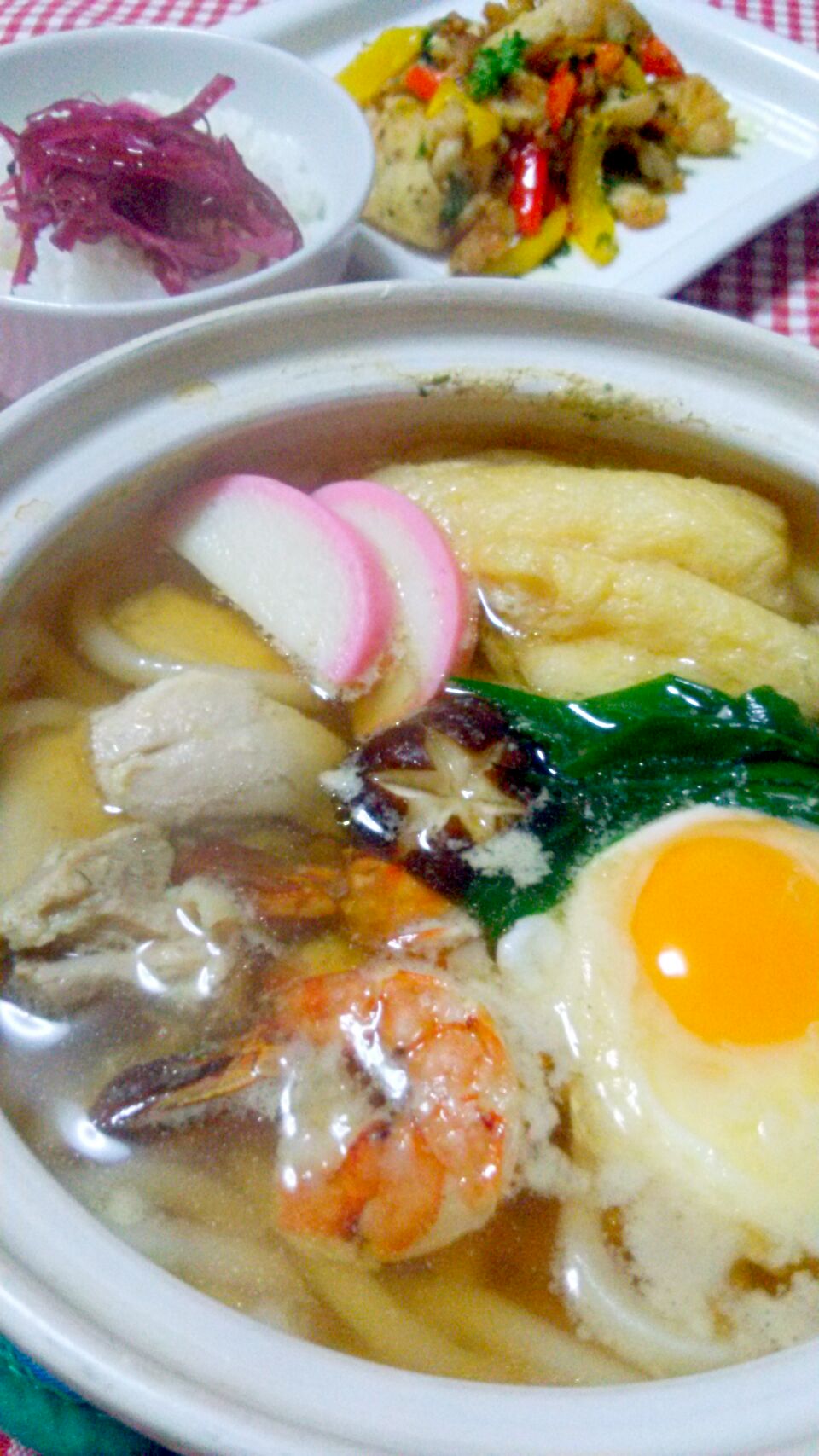 鍋焼きうどん 鶏もも肉 えび 椎茸 油揚げ 卵 蒲鉾 青ねぎレモンソテー 鶏胸肉 赤 黄パプリカ パセリ梅しそわかめ まある Snapdish スナップディッシュ Id H0oqpa