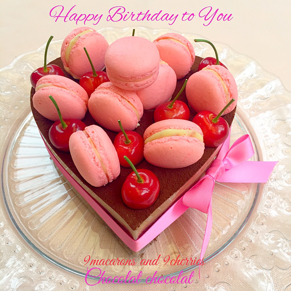 ピンクや赤のデコでチョコレート味 のバースデーケーキ Akiko Snapdish スナップディッシュ Id 5lfwra
