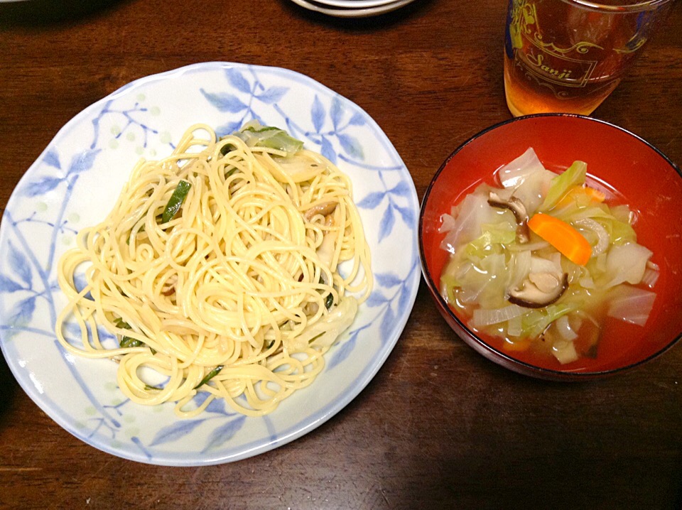 ペペロンチーノと野菜コンソメスープ