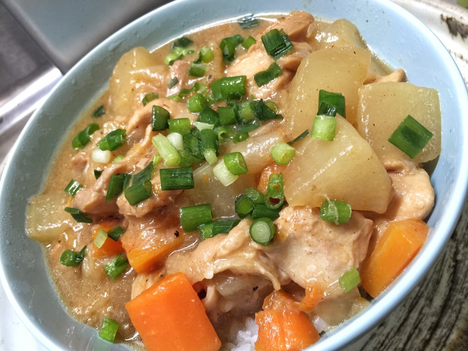 お気に入りの鶏肉と大根の白味噌煮込みをご飯にかけて たまらんわ たけうち Snapdish スナップディッシュ Id 9oxaia