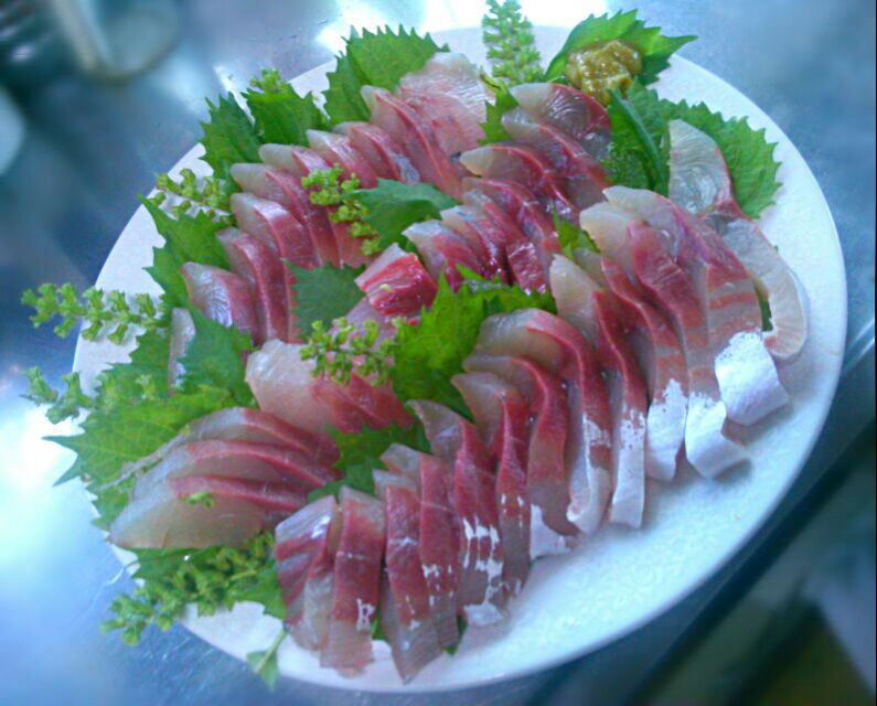 釣り イナダの刺身 脂ノリノリで旨い 魚の日 10月10日 ジギングハイピッチジャークfishinglifeメタルジグ超釣れるイナダブリの子熟成2日目 Masato Snapdish スナップディッシュ Id Oxltwa