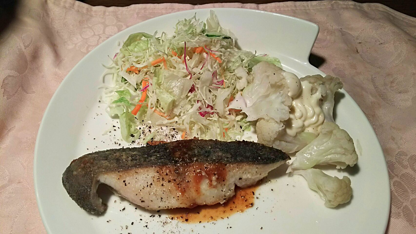 銀ダラのムニエル ドゥミグラスソースかけて キャベツとカリフラワー添え定番の煮込みは下手なのでムニエルにしたら超旨かった Quita Snapdish スナップディッシュ Id Mrkmja