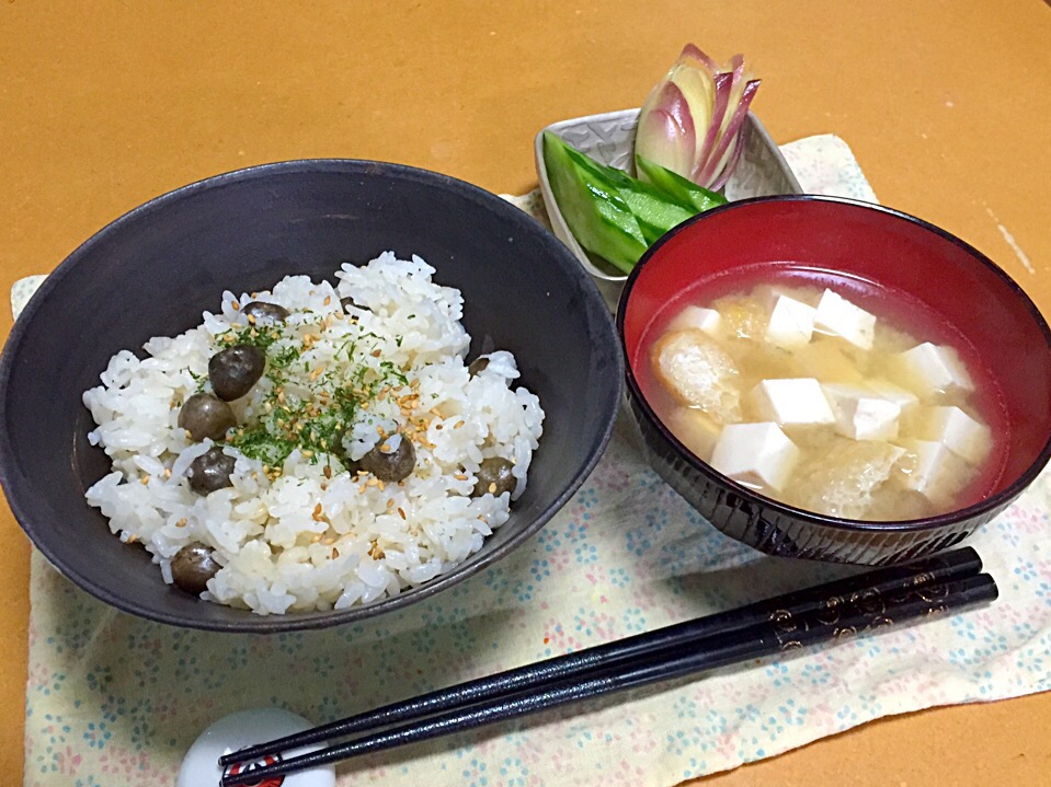 むかご飯と豆腐と揚げの味噌汁 きゅうりとみょうがの浅漬け Kei Sato Snapdish スナップディッシュ Id Hphhta