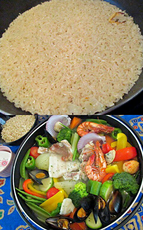 シンプルなブイヤベース(魚介スープ) を鍋で。トドメはリゾットかカペッリーニを今夜は炊き込み玄米ご飯で!!それは!!