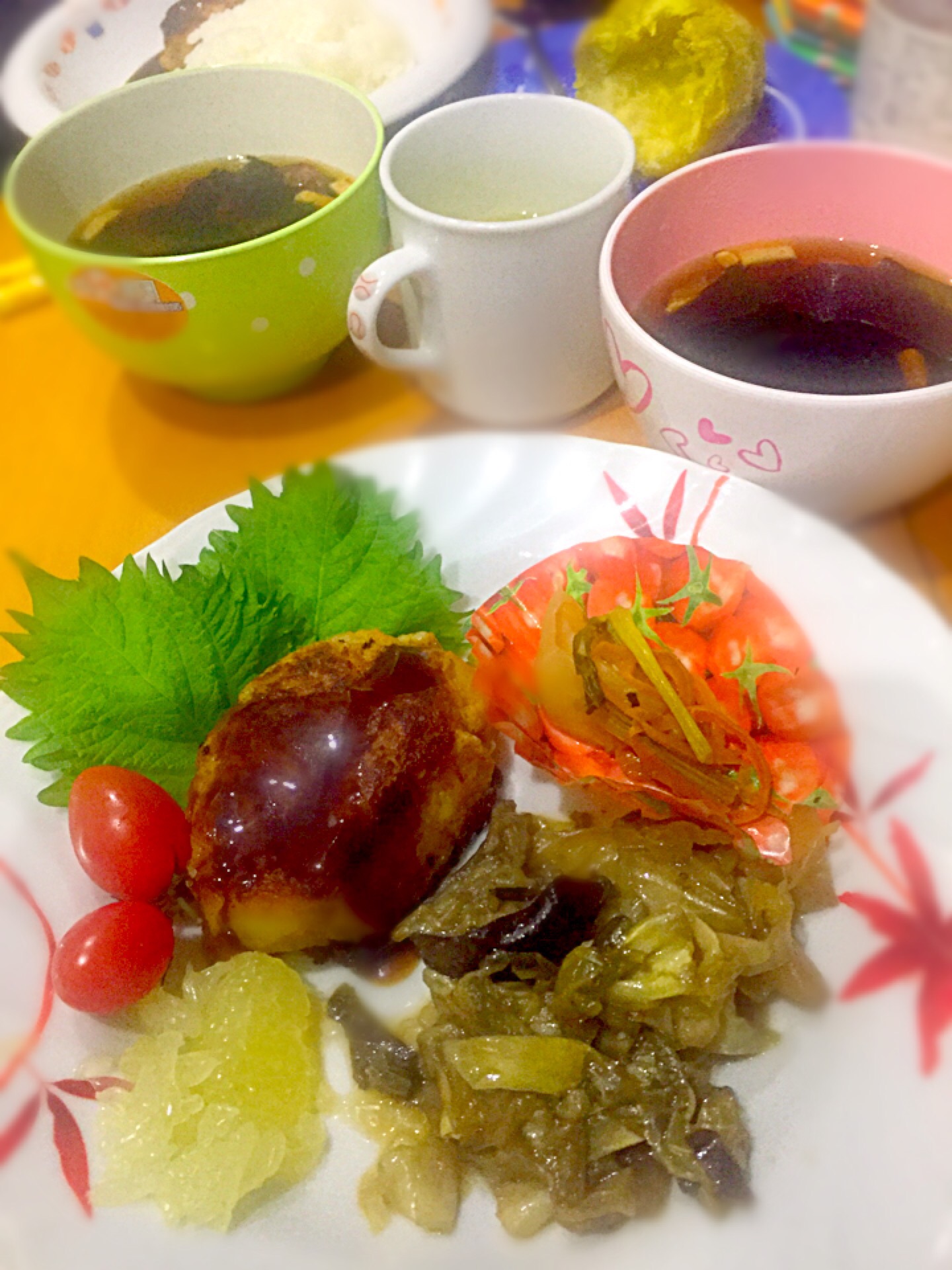 ゴロゴロジャガイモと豚肉のコロッケ蕪の煮物茄子とキャベツの炒め煮グレープフルーツトマト青紫蘇若布と椎茸と高野豆腐のお味噌汁 Ch K O Snapdish スナップディッシュ Id 9d0aha