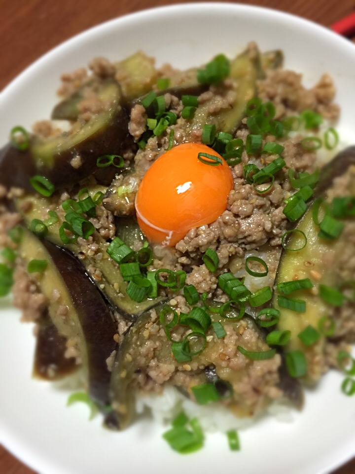 もこみち流 豚ひき肉とナスの味噌炒め丼 卵黄のせ まるちゃん Snapdish スナップディッシュ Id Mqudpa