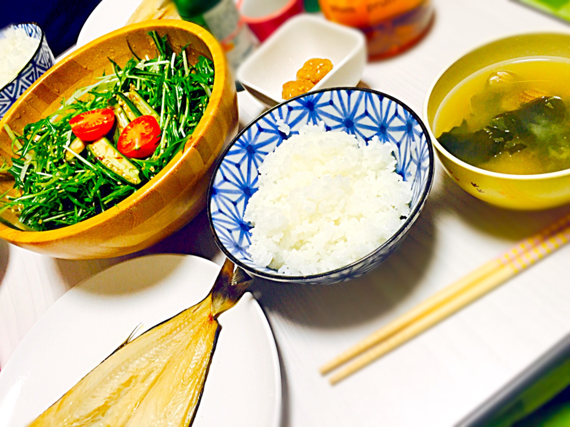 ほっけの開き わかめとあさりの味噌汁 水菜の肉味噌のサラダ ごはん Maimi Nakao Snapdish スナップディッシュ Id Ezhh8a