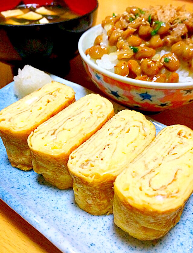 だし巻き卵 メインの納豆 味噌汁で朝ごはんのような晩ごはん ガク魁 男飯 Snapdish スナップディッシュ Id Rnxqma