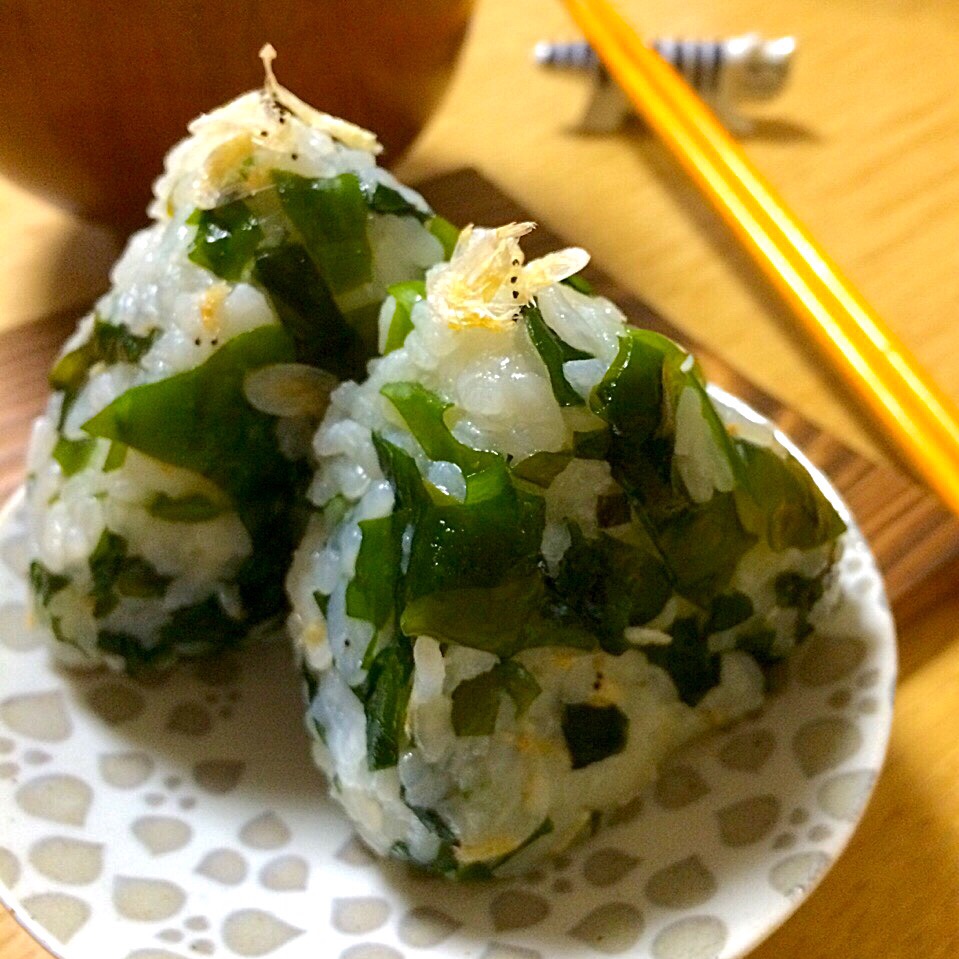 おにぎり 生わかめとアミエビの炊き込み混ぜご飯 Angiee Snapdish スナップディッシュ Id Fuogba