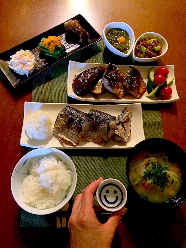 Today S Dinner前菜 胡麻照り焼き鯖 鯖の塩焼き 納豆 めかぶ 白飯 お味噌汁 Ami Snapdish スナップディッシュ Id Hmo5ca