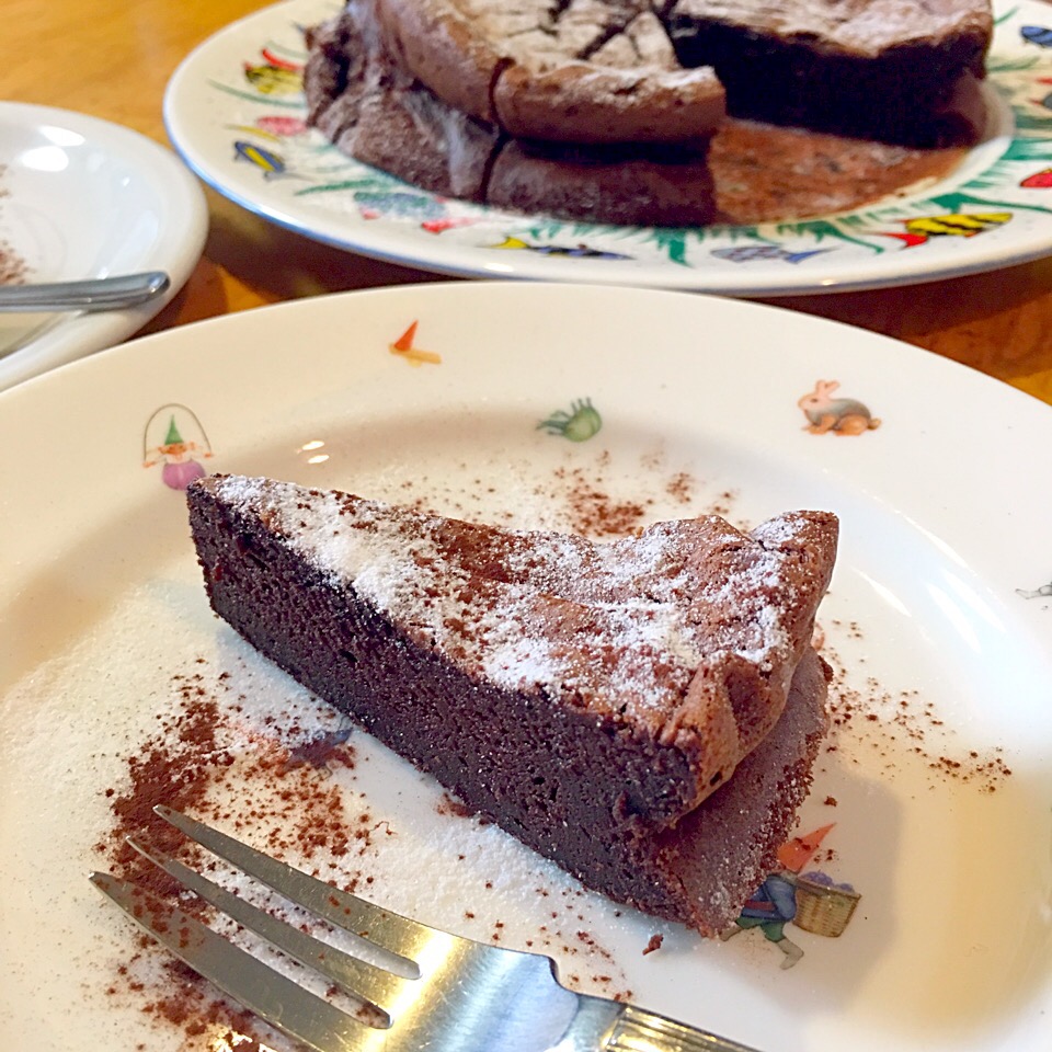 ホワイトデーはこれ Chef 中川浩行の料理イタリアカプリ島のチョコレートケーキは粉を入れずにココアを入れてしっとりと仕上げます Chef 中川浩行 Snapdish スナップディッシュ Id Kmhs9a