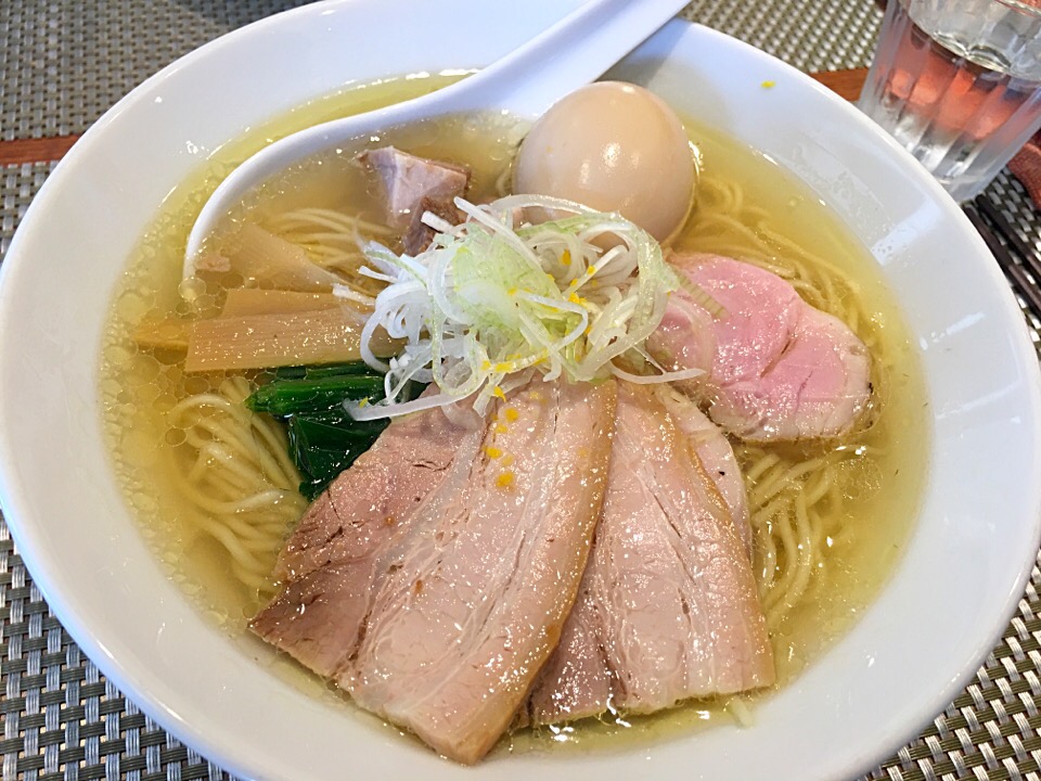 塩豚骨さんと 特製塩ラーメン 茗荷谷 生粋花のれん Juneshun Snapdish スナップディッシュ Id 1oraqa