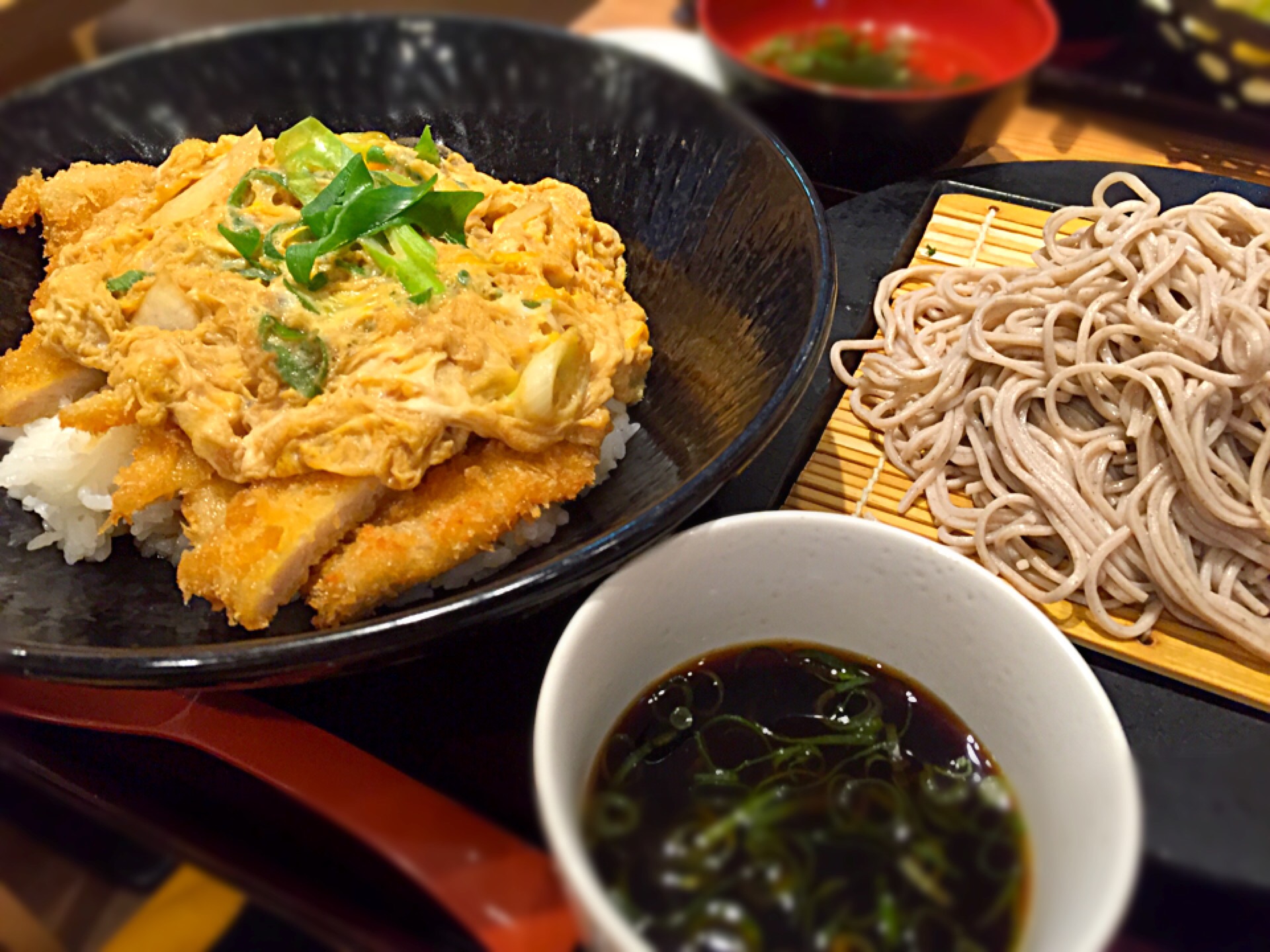 今日の阪急そばは わらじカツ丼付き花粉で食欲余り無いくせに欲張ってしまったしかし 阪急そばはザルより掛け蕎麦系の方が美味しいなぁ にゃあ 芸名 Snapdish スナップディッシュ Id Q51tqa