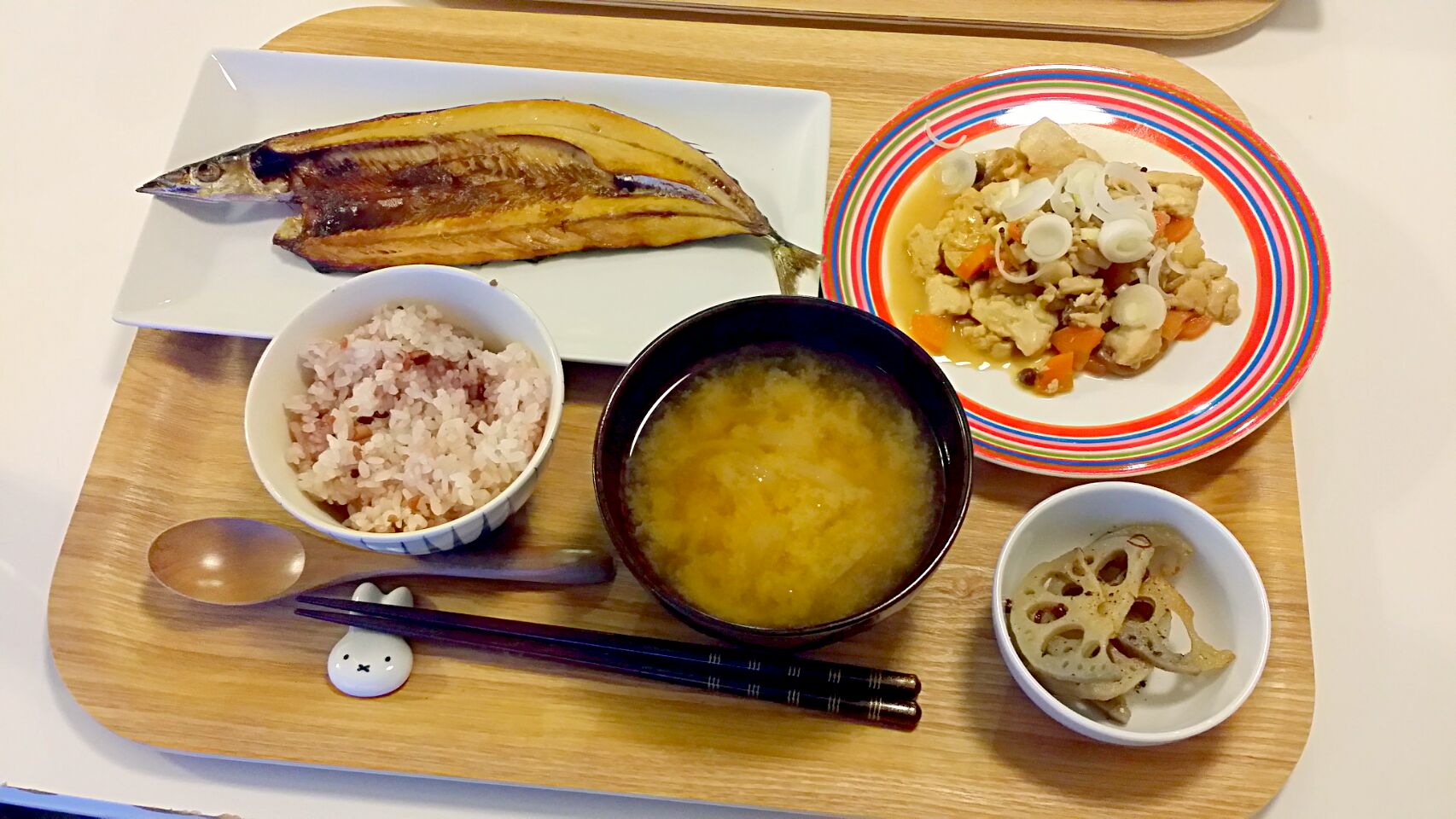 今日の夕食 さんまの開き 炒り豆腐 蓮根の塩きんぴら 雑穀米 玉ねぎの味噌汁 Pinknari Snapdish スナップディッシュ Id Tzotma