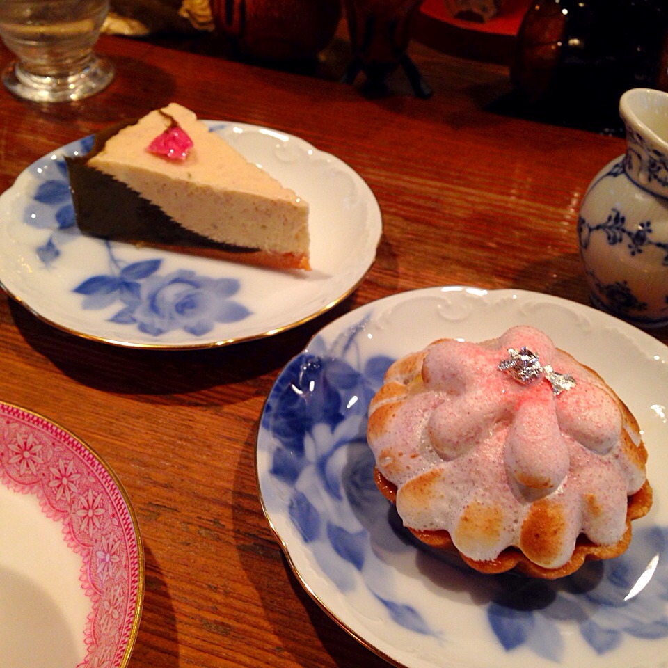 六甲道の喫茶店 信州安曇野 でカフェ桜のチーズケーキと苺のタルト たにもこ Snapdish スナップディッシュ Id Mhkjca