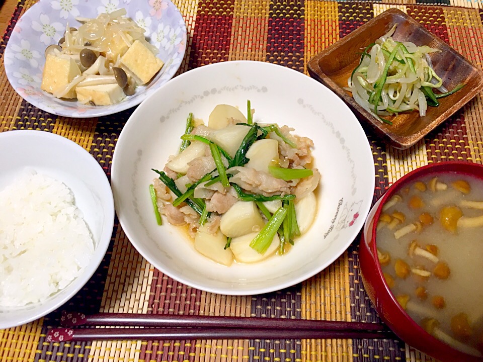 夜ご飯 かぶと豚バラのめんつゆ炒め 厚揚げのあんかけ もやしときゅうりのさっぱり和え なめこの味噌汁 Miyu Snapdish スナップディッシュ Id Ez1baa