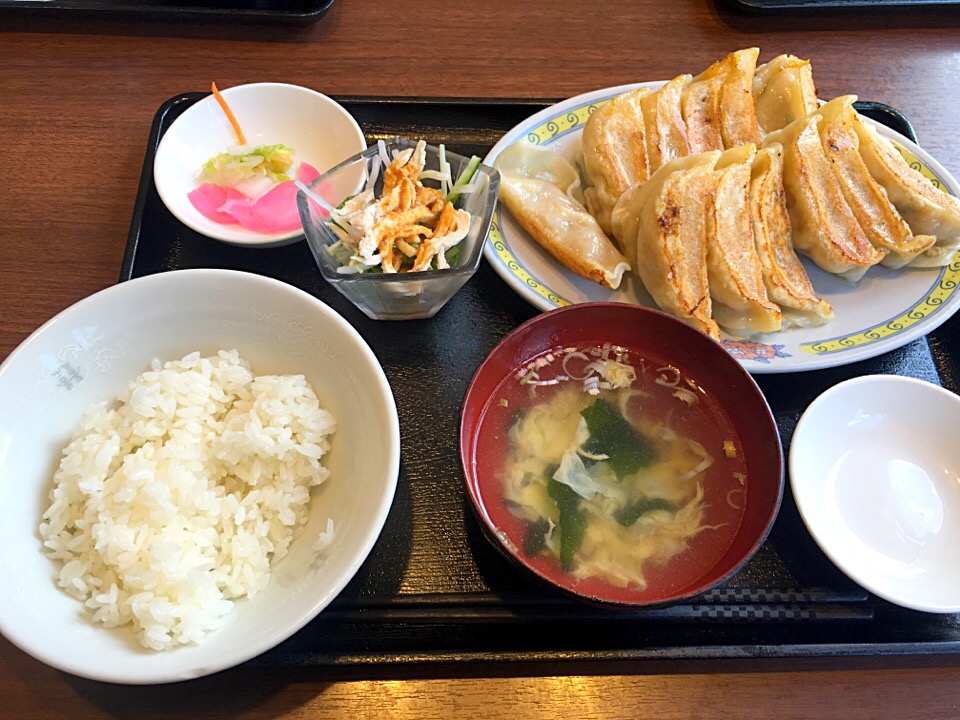 【2016.4.24】餃子館の焼き餃子定食(ライス少なめ)