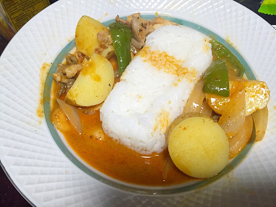 Roi Thaiのマサマンカレースープで作りました鶏肉 玉ねぎ じゃがいも カシューナッツ ピーマン入り 岸野 令子 Snapdish スナップディッシュ Id Rmbwha