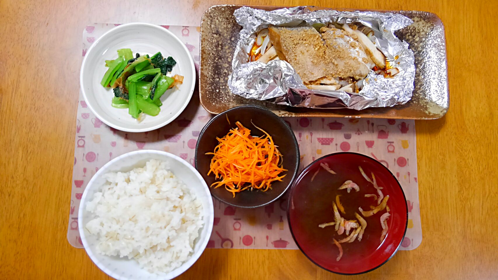 5月16日 鰤のホイル焼き にんじんの和風サラダ 小松菜のおひたし とろろ昆布と干しエビのお吸い物 いもこ Snapdish スナップディッシュ Id Oz1s8a