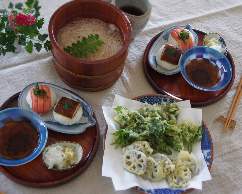 山独活の葉と蓮根の天ぷらで今年初めての素麺