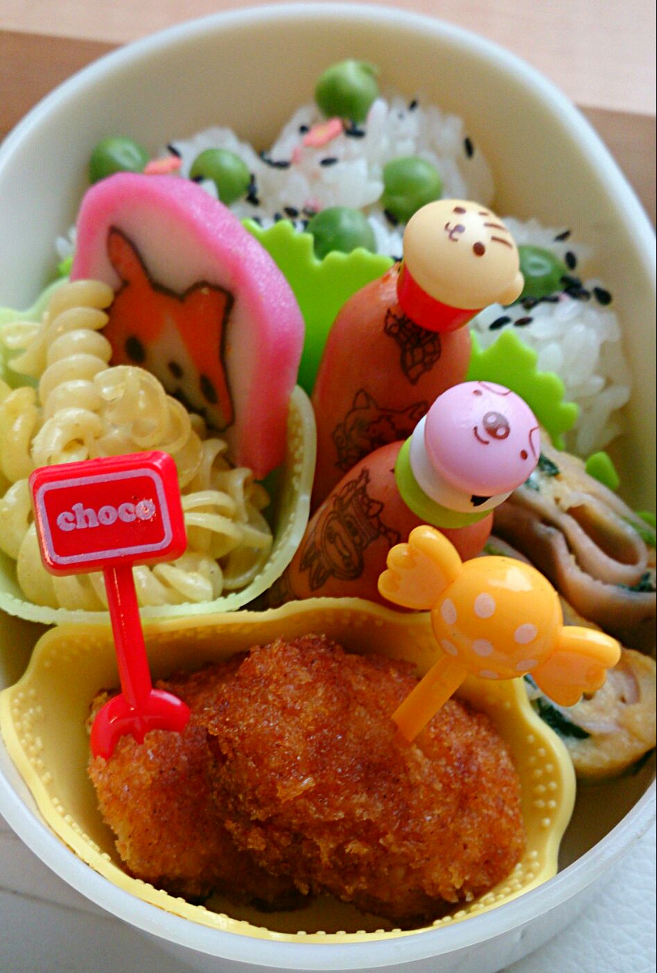 豆ご飯弁当 幼稚園弁当豆ご飯 ウインナー ソースかつ カレーマカロニ ほうれん草入り卵焼き 蒲鉾 とだとも Snapdish スナップディッシュ Id Fdhbna