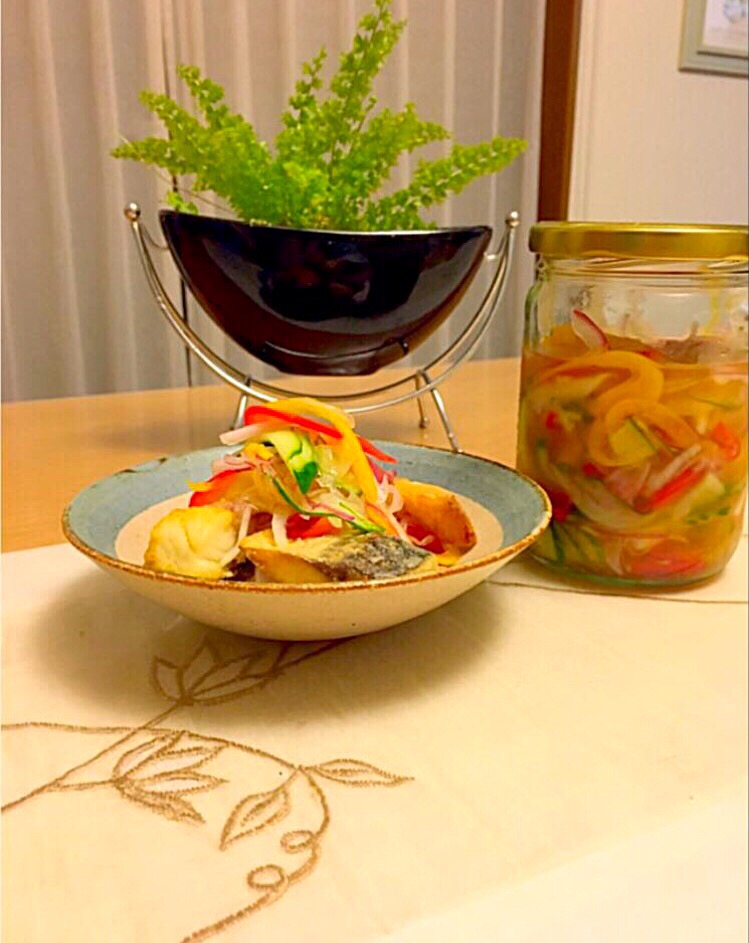 ジンジャーシロップを使って      彩り野菜のピクルスde                      簡単鯖の南蛮漬け✨