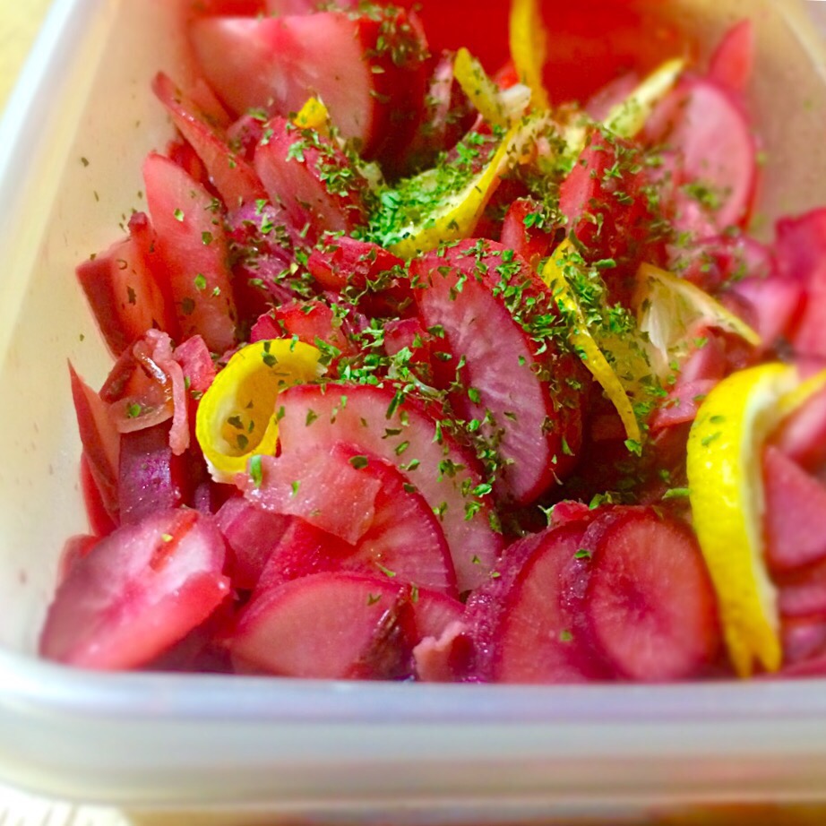 赤蕪のマリネ／Pink Pickled Turnips with Lemon🍋