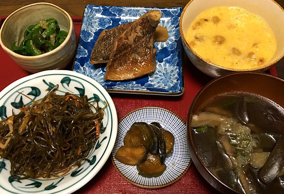 晩ごはん メバルの煮付け 切昆布煮 ピーマンのナムル 生卵納豆 きゅうりと茄子の漬物 ぽんた Snapdish スナップディッシュ Id Itagpa