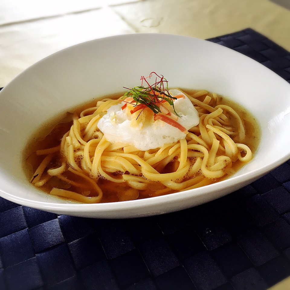 卵黄を絡めた冷たい讃岐うどんに メレンゲをトッピング 自作ラーメンスープをぶっかけました 御厨 Snapdish スナップディッシュ Id 8wzfha